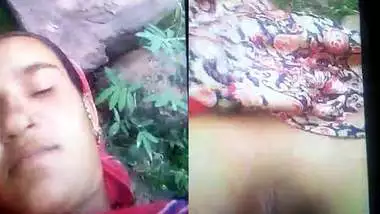 Village bhabi naked outdoor sex with neighbor